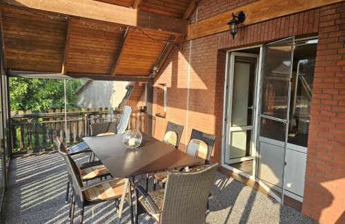 Wesenberg Apartment | FeWo mit Balkon, Zimmermann