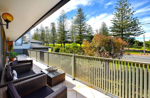 Port Macquarie House | Fi s Relaxing Beach House directly opposite dog beach