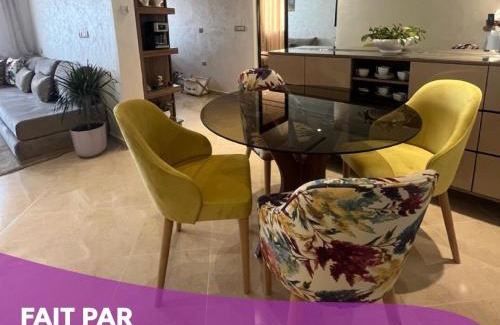 Swiss City Apartment | fibre optique, propre, calme, équipé, caméras de surveillance, climatisations réversibles pour chauffer, télévisions, parking, parc, agadir, 7 personnes, accès à pieds aux magasins, cafés et restaurants