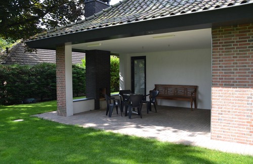 Zwaag Apartment | Fiddlers Hoorn Guest House in cozy village