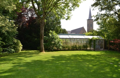 Zwaag Apartment | Fiddlers Hoorn Guest House in cozy village