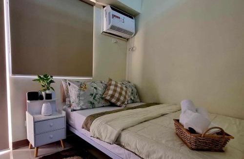 San Dionisio Apartment | Field Residence SMDC 1BR w/Netflix