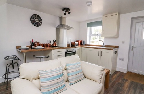 Llanybydder Cottage | FIELD VIEW, pet friendly, country holiday cottage in Llanybydder