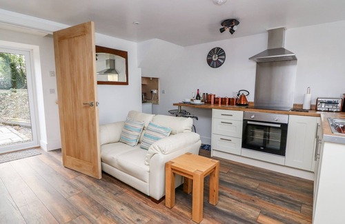 Llanybydder Cottage | FIELD VIEW, pet friendly, country holiday cottage in Llanybydder
