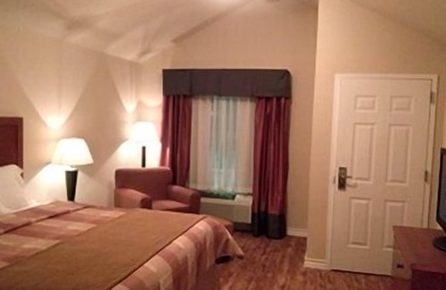 Kenedy Hotel | FieldHouse Inn