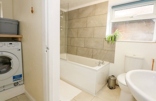Great Massingham Cottage | FIELDVIEW COTTAGE, pet friendly, with a garden in Great Massingham