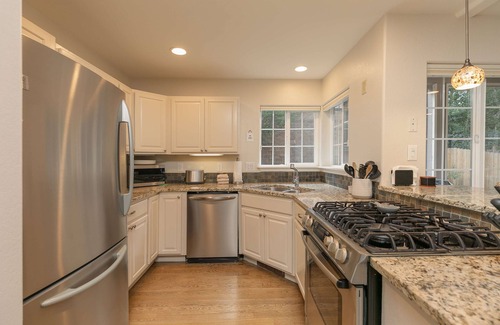 Frisco House | Fifth Avenue Retreat: Dog Friendly Frisco Townhome