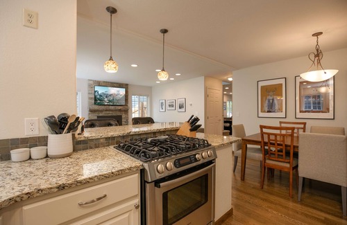 Frisco House | Fifth Avenue Retreat: Dog Friendly Frisco Townhome