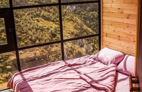 Roshka Hotel | Fifth Season