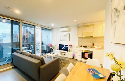 Docklands Apartment | ❤️FIFTS03/InnerCBD/1Min To Station/FREE(Pool/GYM/Tram)