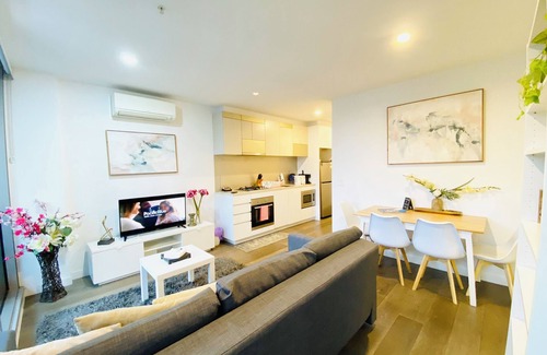 Docklands Apartment | ❤️FIFTS03/InnerCBD/1Min To Station/FREE(Pool/GYM/Tram)