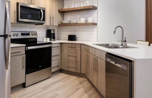 Newport Coast Resort | 𝐅𝐢𝐧𝐝𝐢𝐧𝐠 𝐌𝐞𝐢𝐥𝐢-Waterside Newport Coast Resort + Amenities. 2BR Condo