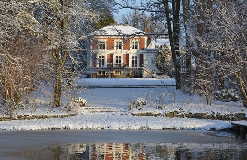 Kroepelin Apartment | Fine apartment in the manor house with Rosenpark