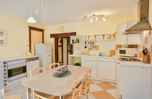 Degagnac House | Fine small holiday home with a shared pool