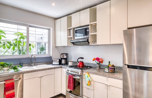Hipodromo Condesa Apartment | Fine Taste, Spacious, Family Friendly, 3-Bedroom Gem in the heart of Condesa