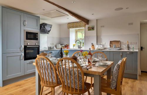 Llandrillo House | Finest Retreats - Moelis Granary - Luxury Cottage with Hot Tub