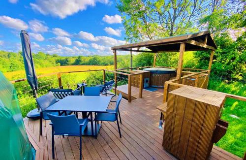 Chiddingstone Hoath Ski Chalet | Finest Retreats - Scotney Luxury Dome
