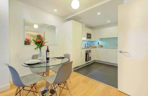 Redcliffe Apartment | Finzels Reach - One Bedroom Deluxe