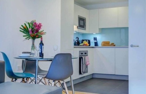 Redcliffe Apartment | Finzels Reach - One Bedroom Deluxe