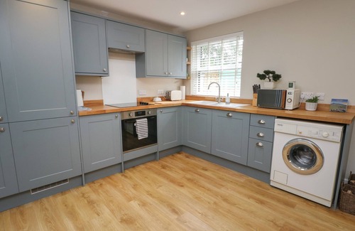 Llanrug Cottage | FIR TREE COTTAGE, pet friendly, with a garden in Llanrug
