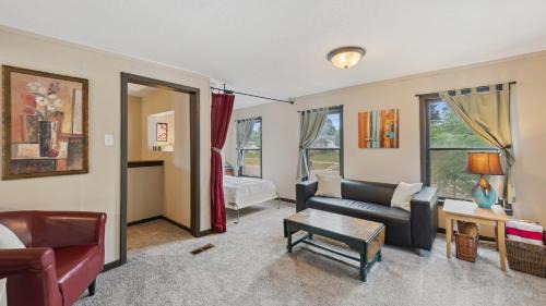Lake City Apartment | Fire Lily Apartment - 3 Blocks from Lake Pepin