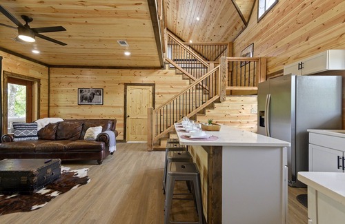 Golden Cabin | Fire Pit | Grill | Fishing + Hot Tub | Waterfront