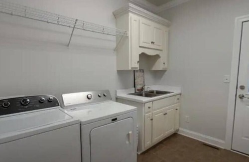 Estill Springs House | Fire Pit, Hot Tub, Dock, & Game Room @ Tim's Ford