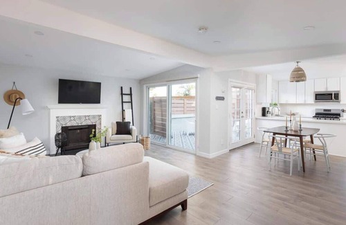 Clairemont Mesa House | Fire Pit/King Bed/Garden Patio/BBQ/Stocked Kitchen
