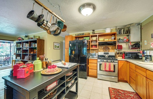 Sylva House | Fire Pit & Mtn Views: North Carolina Abode!