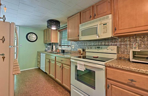 Pocono Lake House | Fire Pit & Spacious Deck: Cozy Poconos Chalet!