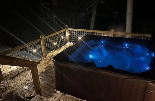 New Richmond Cabin | Fire & Water | Rejuvenating Stay on the Riverbend
