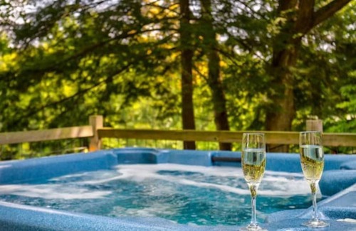 New Richmond Cabin | Fire & Water | Rejuvenating Stay on the Riverbend