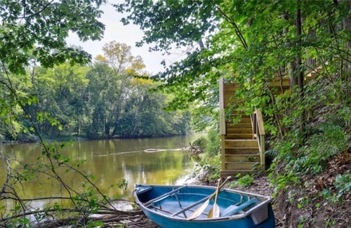 New Richmond Cabin | Fire & Water | Rejuvenating Stay on the Riverbend