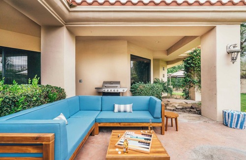 La Quinta Cove Cottage | Firefly by Avantstay Spacious Backyard w/Pool& Hot Tub!