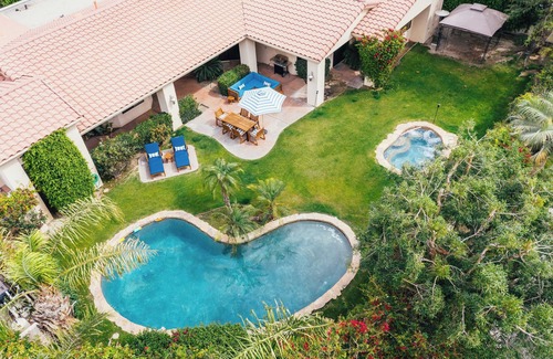La Quinta Cove Cottage | Firefly by Avantstay Spacious Backyard w/Pool& Hot Tub!
