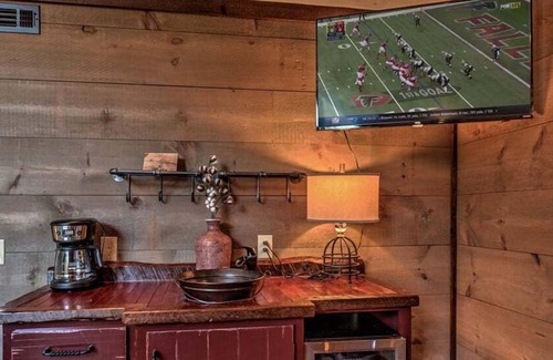 Blue Ridge Cabin | Firefly Farmhouse - Riverfront | Modern | 2 Bedroom w loft