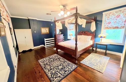 Jefferson Other | Firefly Hill - Renovated farmhouse with large backyard - sleeps 8