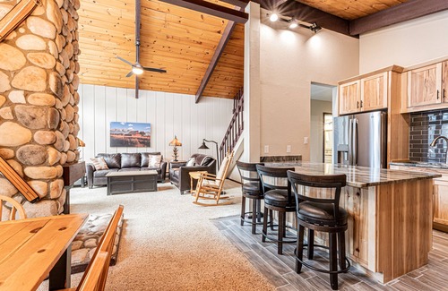 Historic District Condo | Fireplace, Private Balcony, River/Forest Views!