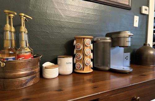 Warren House | Fireside Retreat, Place To Stay in Warren Ohio, Sleeps 8