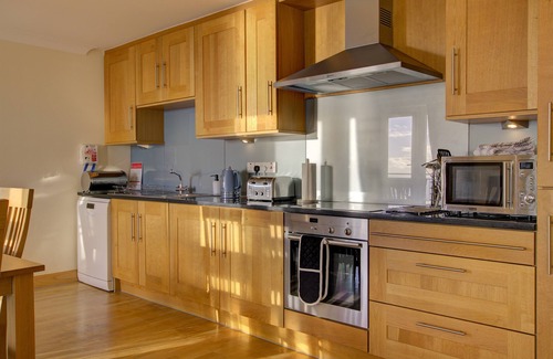 Brora Apartment | First floor 2-bedroom apartment with views over the famous James Braid Brora Golf Course.