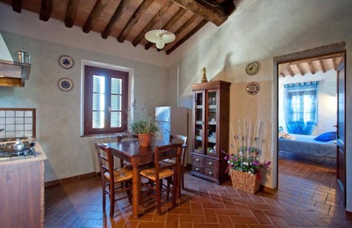 Terricciola Apartment | First floor apartment with 1 double bedroom