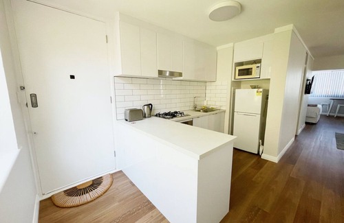 Fremantle Apartment | First floor good value budget accommodation for up to 4 people.