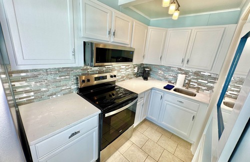 Atlantic Beach Condo | First Floor, Pet-friendly, Steps to Beach! - Oceanside Oasis