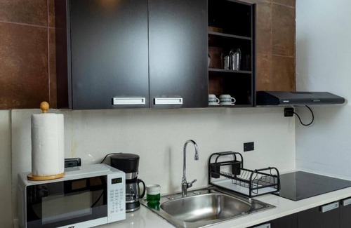 Alto Boquete Hotel | First floor room with small living room and kitchenette