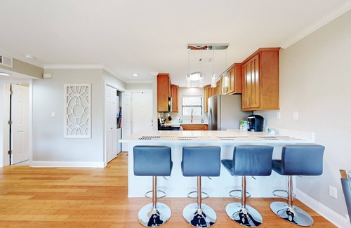 Diamondhead Condo | First-floor updated condo with pool, tennis court, balcony, & AC - dog-friendly