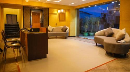 Perungudi Hotel | First Inn Hotels Chennai
