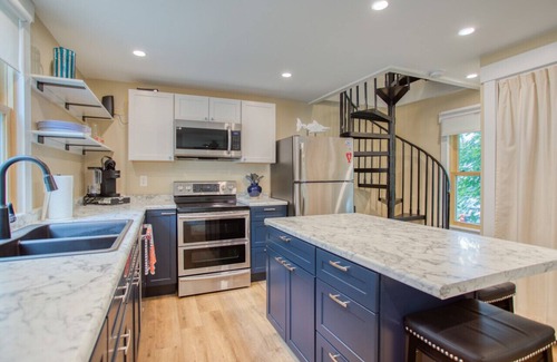 Boothbay Harbor Apartment | Firstmate by Rocky Coast Rentals