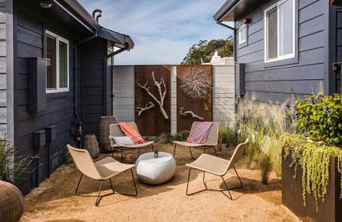 Stinson Beach Hotel | Fish Board Studio includes King Bed with Kitchenette and Futon