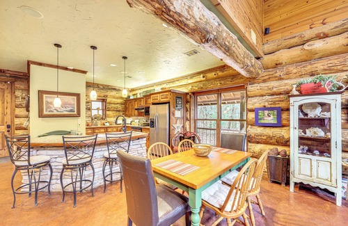 Murfreesboro Cabin | Fish, Boat & Hike: Pet-Friendly Cabin in Arkansas