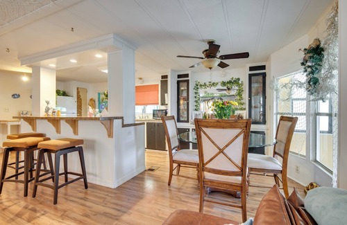 South Waterfront Park Apartment | Fish & Boat: Riverfront Apt w/Canoe in Edgewater